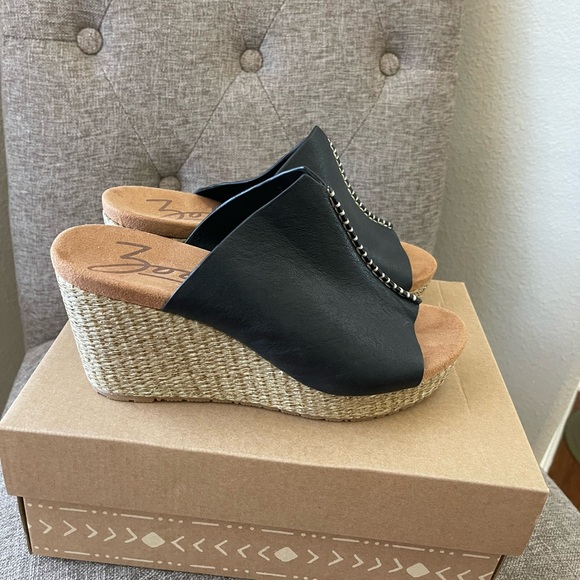 Zodiac Shoes - Zodiac Perla wedge sandals size 7  black leather slip on straw heel NEW